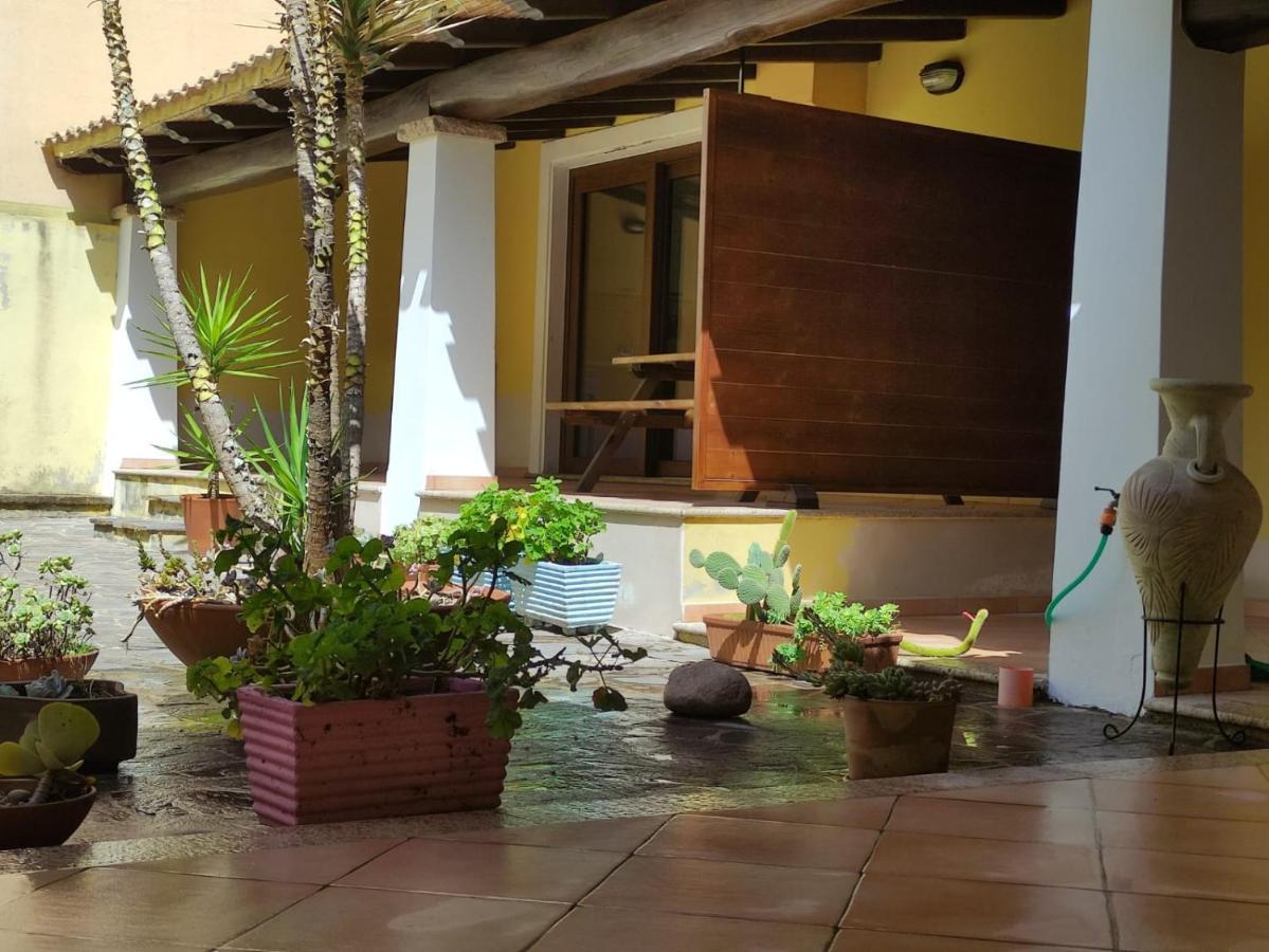 Апартаменти Casa Il Cortile Fiorito Тортолі Екстер'єр фото